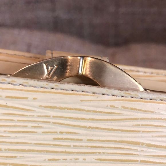 LOUIS VUITTON Ivory EPI Porte Monnaie Viennois Bifold KissLock Wallet Authentic - Picture 12 of 17